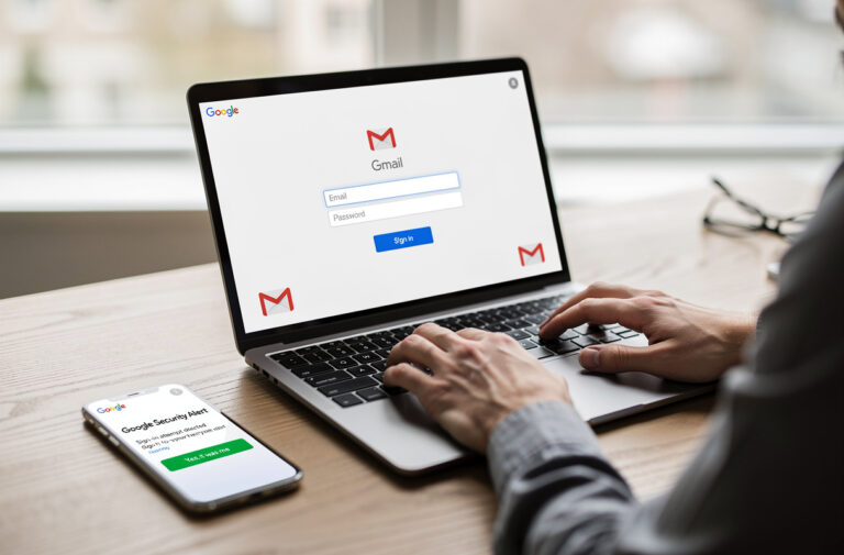 La fausse alerte concernant une prétendue faille de sécurité touchant 2,5 milliards d’utilisateurs Gmail a enflammé les réseaux sociaux, poussant Google à rassurer officiellement ses utilisateurs. En réalité, aucun changement de mot de passe Gmail n’est requis, le géant de la tech ayant fermement démenti tout incident de sécurité généralisé via un communiqué officiel.